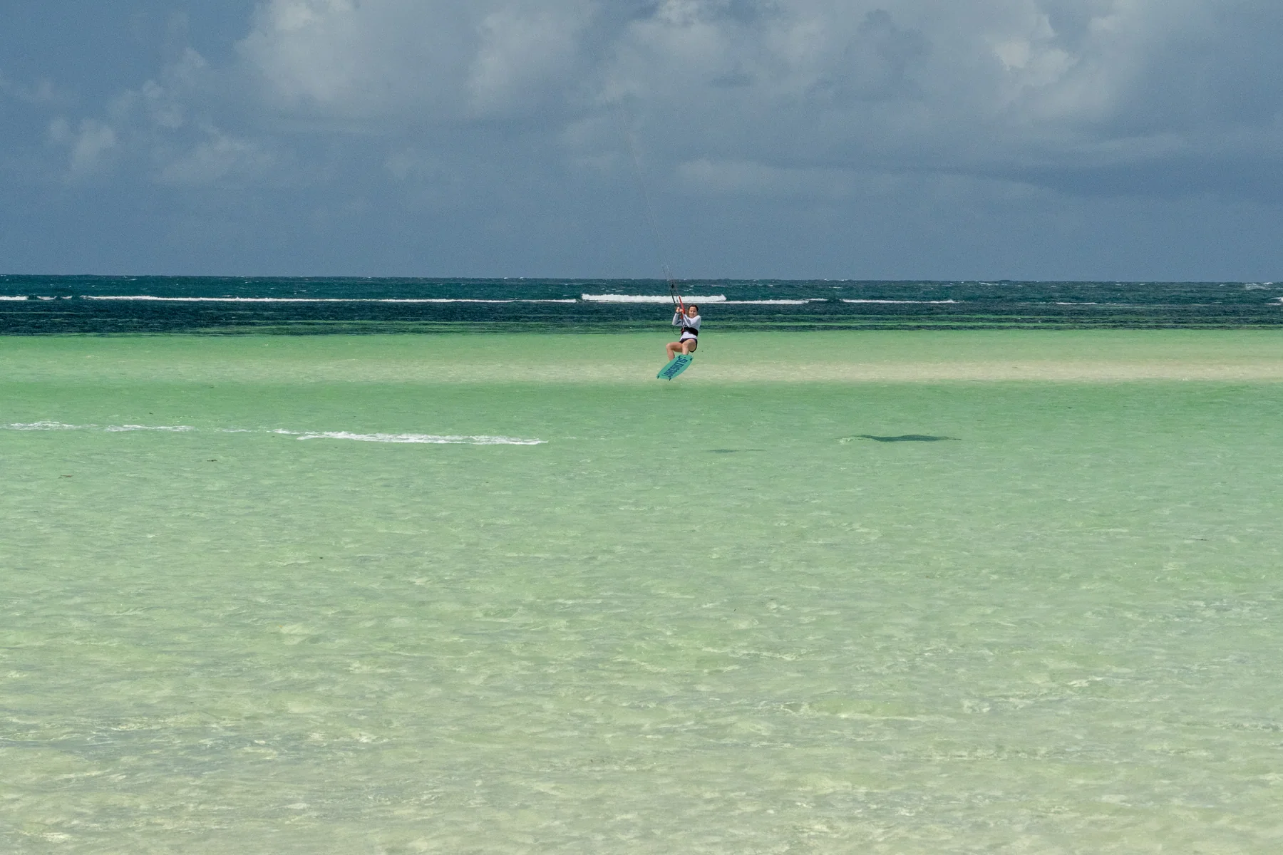 Weite Flachwasserbedingungen an der Küste von Watamu